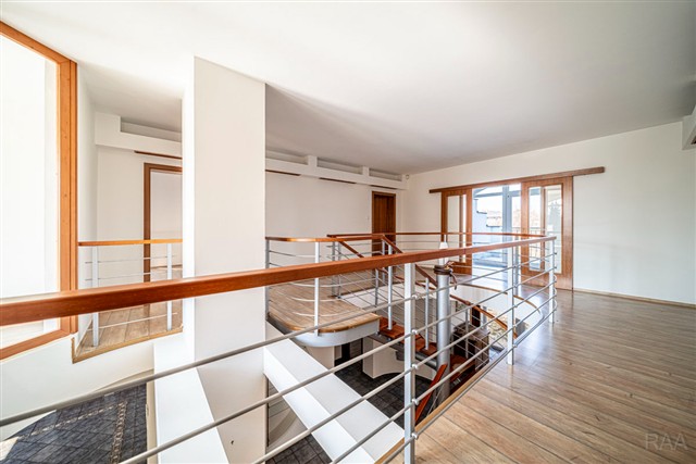 centrální schodiště [45/56]