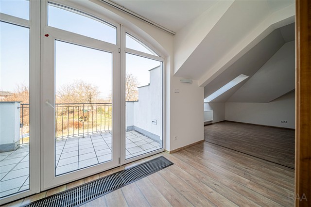 pokoj s terasou [48/56]